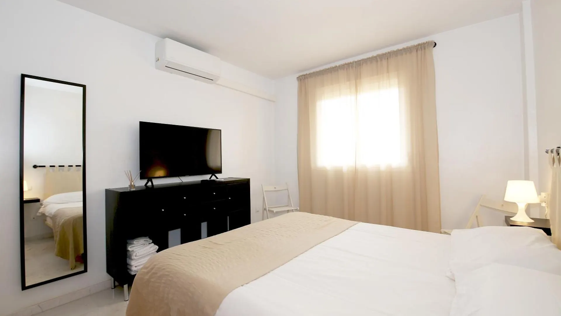 Estepona Town Apartment Carmen
